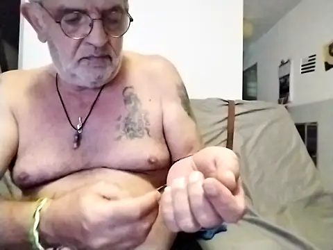 Snapshot of coolbrady17 chatting on 03.19.25 coolbrady17 online show from 03.19.25