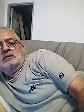Snapshot of coolbrady17 chatting on 03.21.25 coolbrady17 online show from 03.21.25