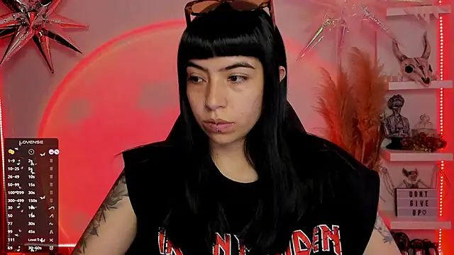 Snapshot of Saraa_Desiree chatting on 03.05.25 Saraa Desiree online show from 03.05.25