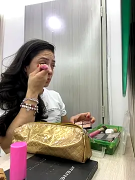 isabella winkler online show from 10.30.25