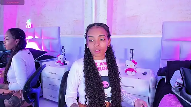 Snapshot of SarahLynn7 chatting on 03.19.25 SarahLynn7 online show from 03.19.25