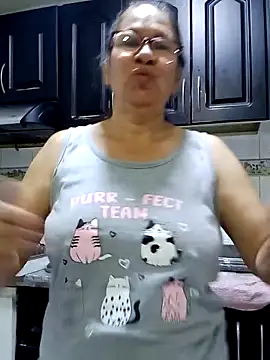 Snapshot of victoria_wayne chatting on 10.11.25 victoria wayne online show from 10.11.25