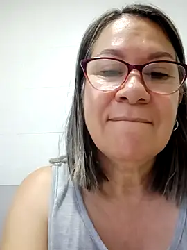 Snapshot of victoria_wayne chatting on 11.25.25 victoria wayne online show from 11.25.25