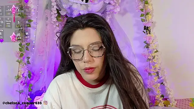 Snapshot of chelsea__coo chatting on 10.04.25 chelsea  coo online show from 10.04.25
