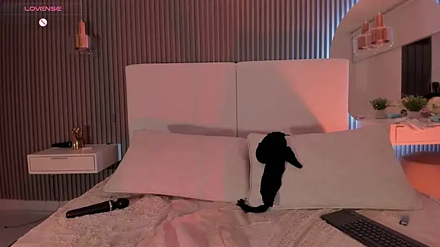 Zoewhitte online show from 11.10.25