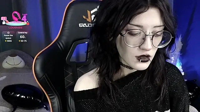 Snapshot of Setsunai_ chatting on 03.18.25 Setsunai online show from 03.18.25