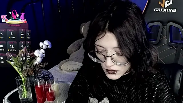 Snapshot of Setsunai_ chatting on 03.18.25 Setsunai online show from 03.18.25