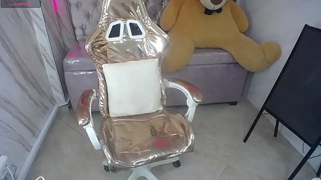 Snapshot of _wendy_b chatting on 03.22.25  wendy b online show from 03.22.25