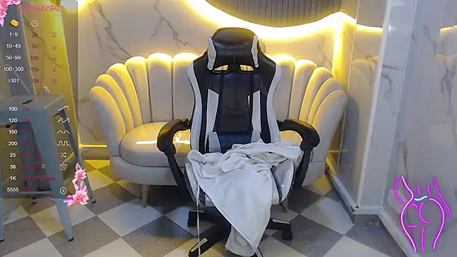 Snapshot of _wendy_b chatting on 10.10.25  wendy b online show from 10.10.25