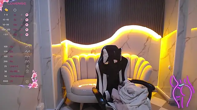 Snapshot of _wendy_b chatting on 10.16.25  wendy b online show from 10.16.25