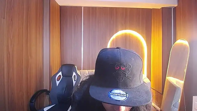 Snapshot of _wendy_b chatting on 10.26.25  wendy b online show from 10.26.25