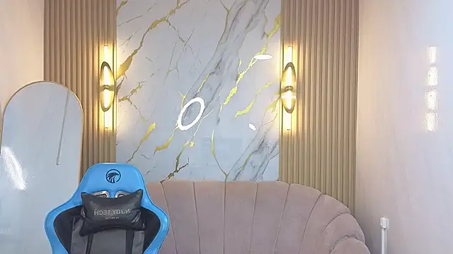 Snapshot of _wendy_b chatting on 10.29.25  wendy b online show from 10.29.25