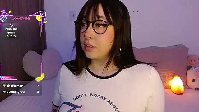 Snapshot of Oliviargf chatting on 09.11.25 Oliviargf online show from 09.11.25