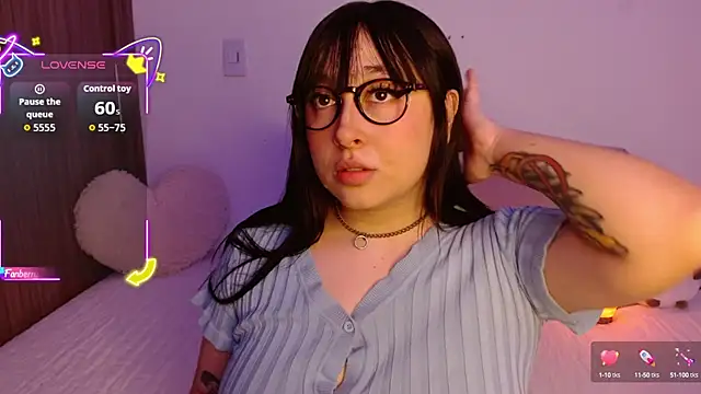 Snapshot of Oliviargf chatting on 09.15.25 Oliviargf online show from 09.15.25