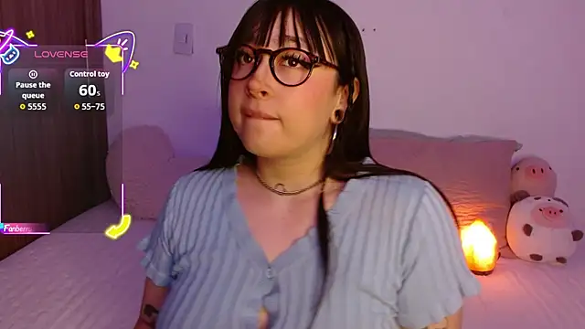 Snapshot of Oliviargf chatting on 09.22.25 Oliviargf online show from 09.22.25