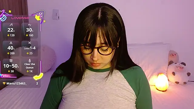 Snapshot of Oliviargf chatting on 10.06.25 Oliviargf online show from 10.06.25