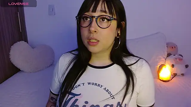 Snapshot of Oliviargf chatting on 10.25.25 Oliviargf online show from 10.25.25