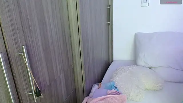 Snapshot of Oliviargf chatting on 10.30.25 Oliviargf online show from 10.30.25