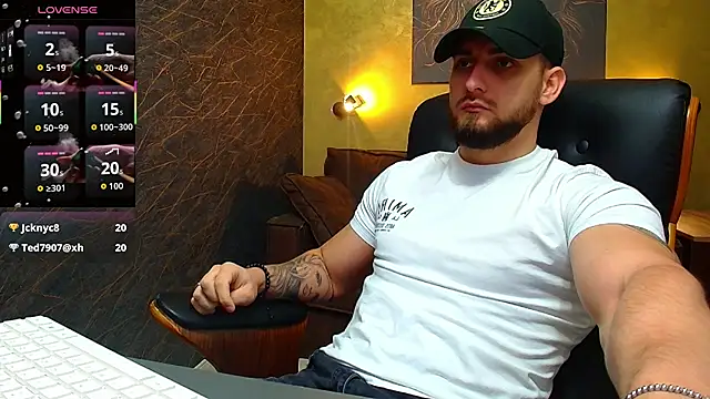 Snapshot of MatiasDean chatting on 09.18.25 MatiasDean online show from 09.18.25