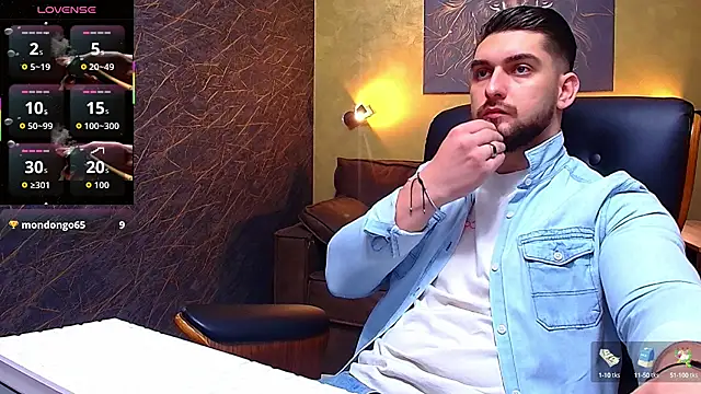 Snapshot of MatiasDean chatting on 09.30.25 MatiasDean online show from 09.30.25