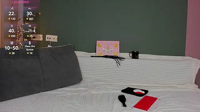 Charlotte Woods online show from 03.17.25