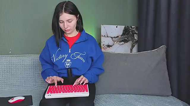 Charlotte Woods online show from 09.14.25