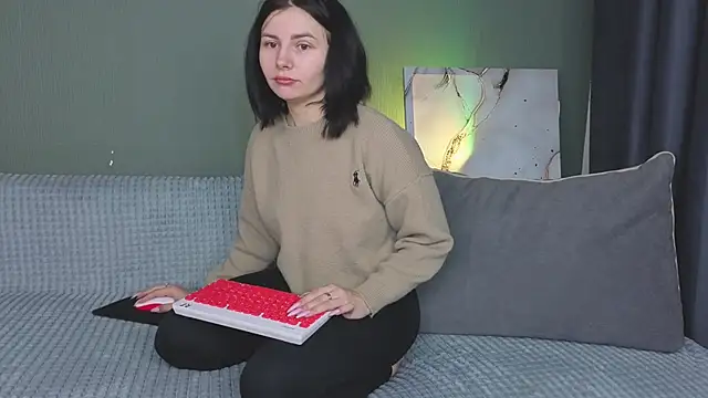 Charlotte Woods online show from 09.22.25