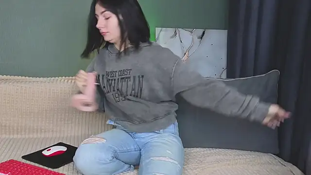 Charlotte Woods online show from 09.25.25