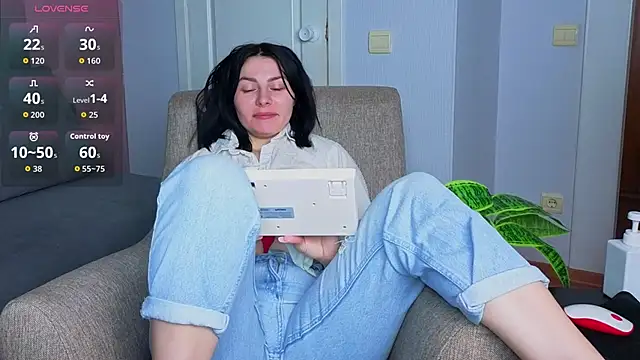 Charlotte Woods online show from 11.22.25