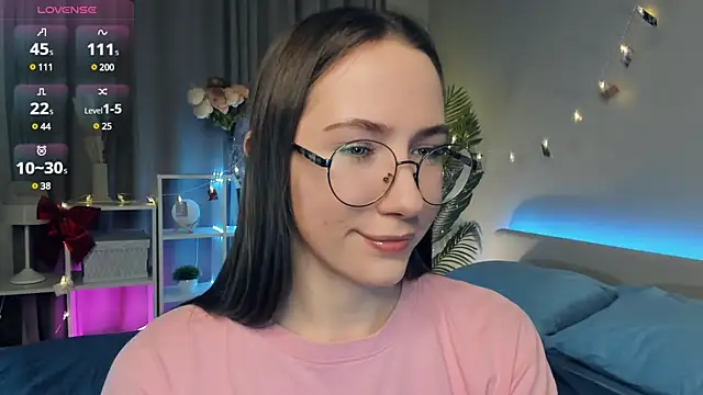 Snapshot of Kira_mindnes chatting on 03.12.25 Kira mindnes online show from 03.12.25