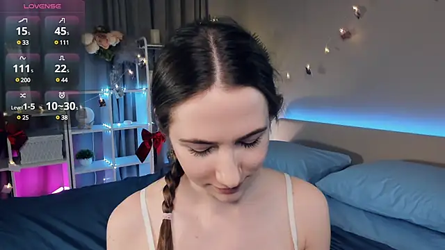 Snapshot of Kira_mindnes chatting on 03.17.25 Kira mindnes online show from 03.17.25