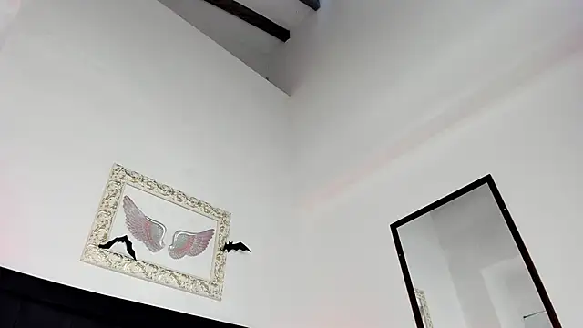 Snapshot of Lola_Blondie chatting on 10.19.25 Lola Blondie online show from 10.19.25