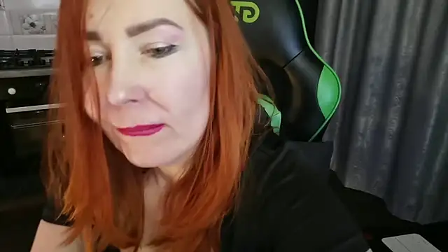 Snapshot of emlana chatting on 03.15.25 emlana online show from 03.15.25