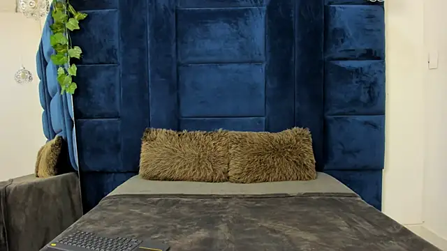 Snapshot of Samantha-Harpper chatting on 03.22.25 Samantha-Harpper online show from 03.22.25