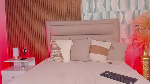 FatimaEvans online show from 10.31.25