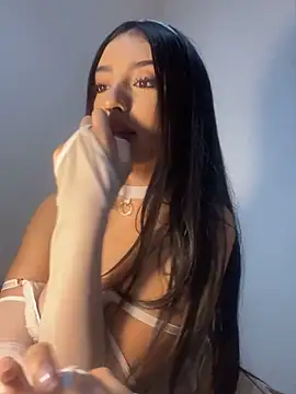 Snapshot of MagieeThomson chatting on 10.06.25 MagieeThomson online show from 10.06.25