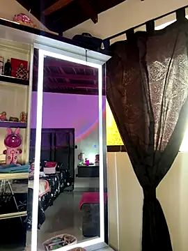 Snapshot of Paulet_Johnson chatting on 11.23.25 Paulet Johnson online show from 11.23.25