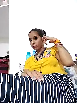Snapshot of Hotty-Nidhi chatting on 03.09.25 Hotty-Nidhi online show from 03.09.25