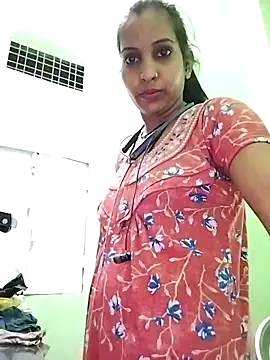 Snapshot of Hotty-Nidhi chatting on 03.12.25 Hotty-Nidhi online show from 03.12.25
