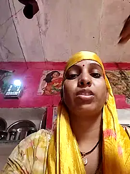 Snapshot of Hotty-Nidhi chatting on 10.08.25 Hotty-Nidhi online show from 10.08.25