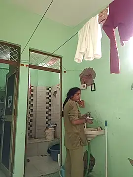 Hotty-Nidhi online show from 12.04.25