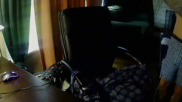 Snapshot of Slim_Whitey chatting on 11.05.25 Slim Whitey online show from 11.05.25