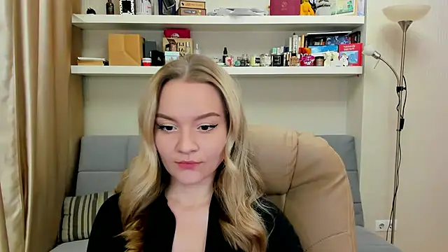 Snapshot of Kara_Smith_ chatting on 12.07.24 Kara Smith  online show from 12.07.24
