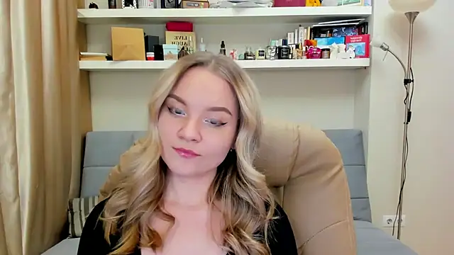 Snapshot of Kara_Smith_ chatting on 12.28.24 Kara Smith  online show from 12.28.24