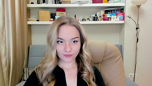Snapshot of Kara_Smith_ chatting on 12.30.24 Kara Smith  online show from 12.30.24