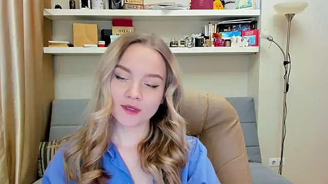 Snapshot of Kara_Smith_ chatting on 01.18.25 Kara Smith  online show from 01.18.25