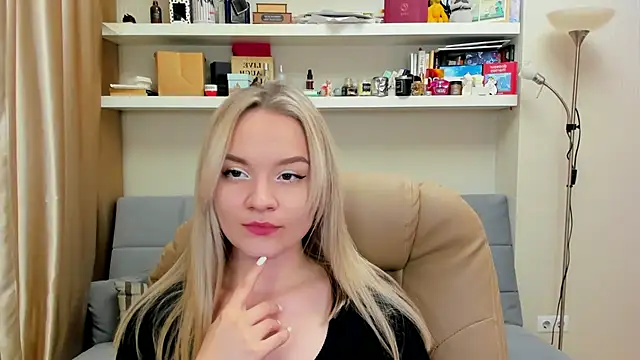 Snapshot of Kara_Smith_ chatting on 02.09.25 Kara Smith  online show from 02.09.25