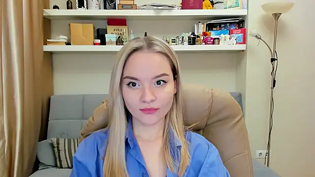 Snapshot of Kara_Smith_ chatting on 02.16.25 Kara Smith  online show from 02.16.25