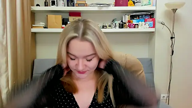 Snapshot of Kara_Smith_ chatting on 02.19.25 Kara Smith  online show from 02.19.25