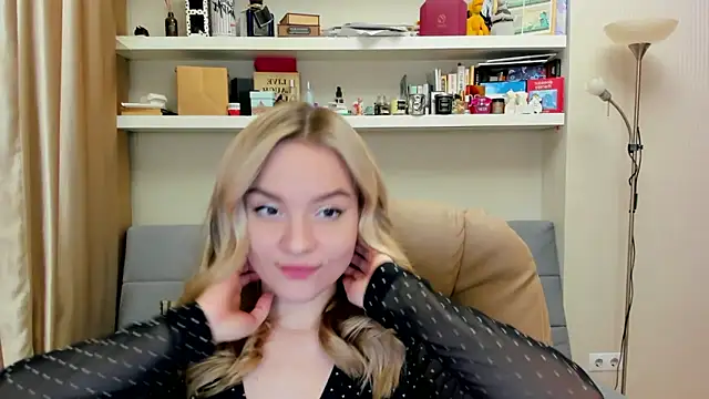 Snapshot of Kara_Smith_ chatting on 03.08.25 Kara Smith  online show from 03.08.25